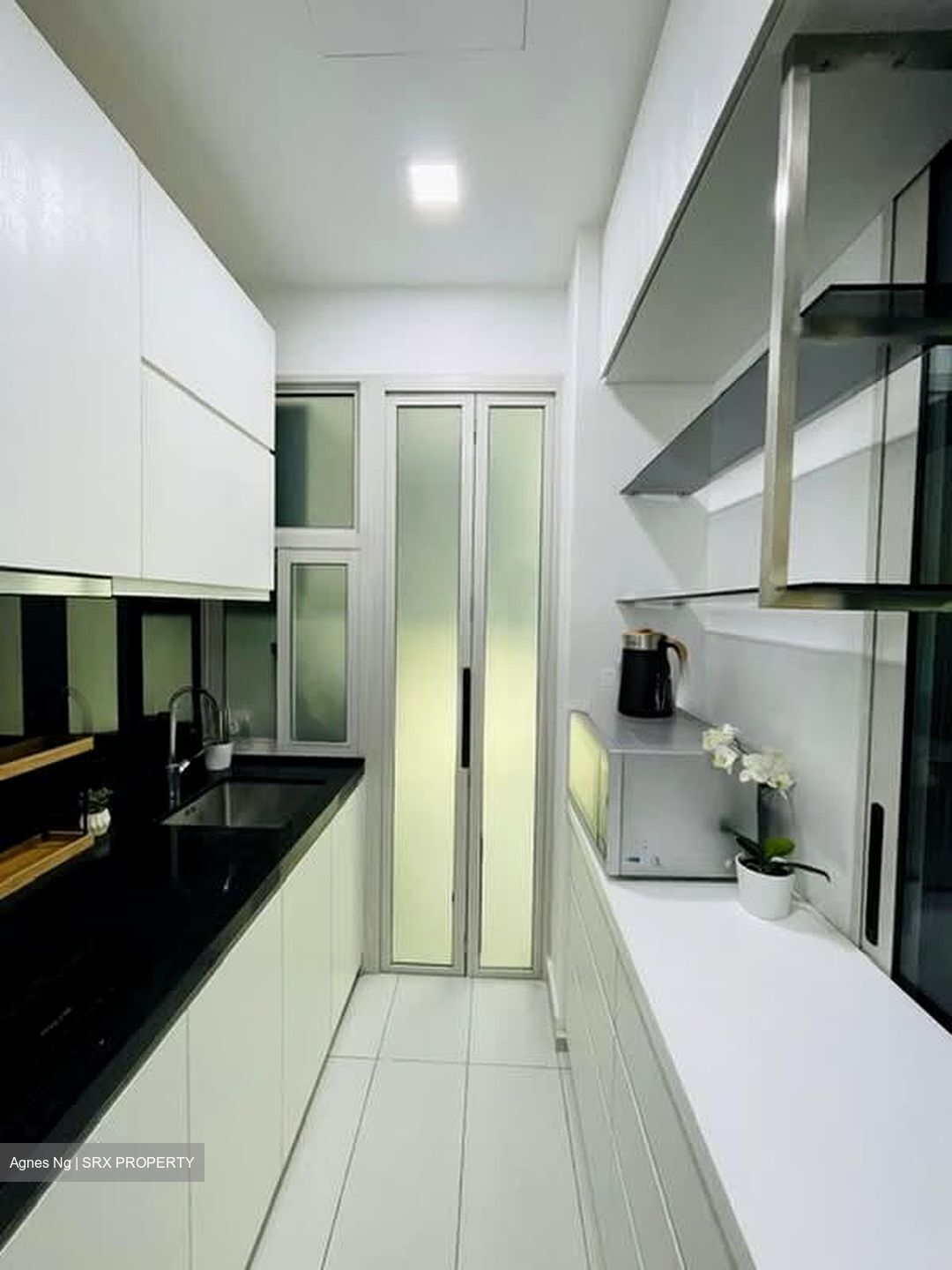 West Coast Drive (D5), Terrace #593692561